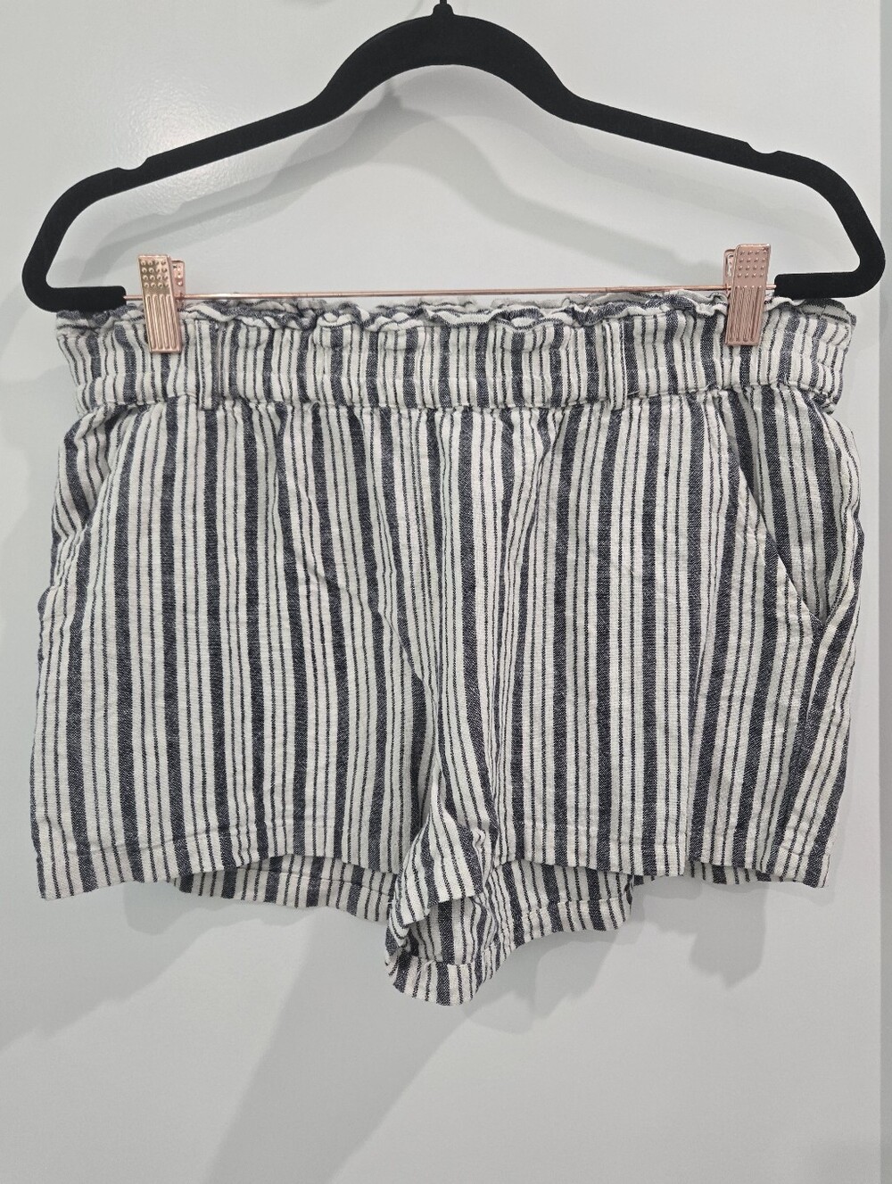 Linen Blend Striped Elastic-Waist Women’s Shorts - Navy & White